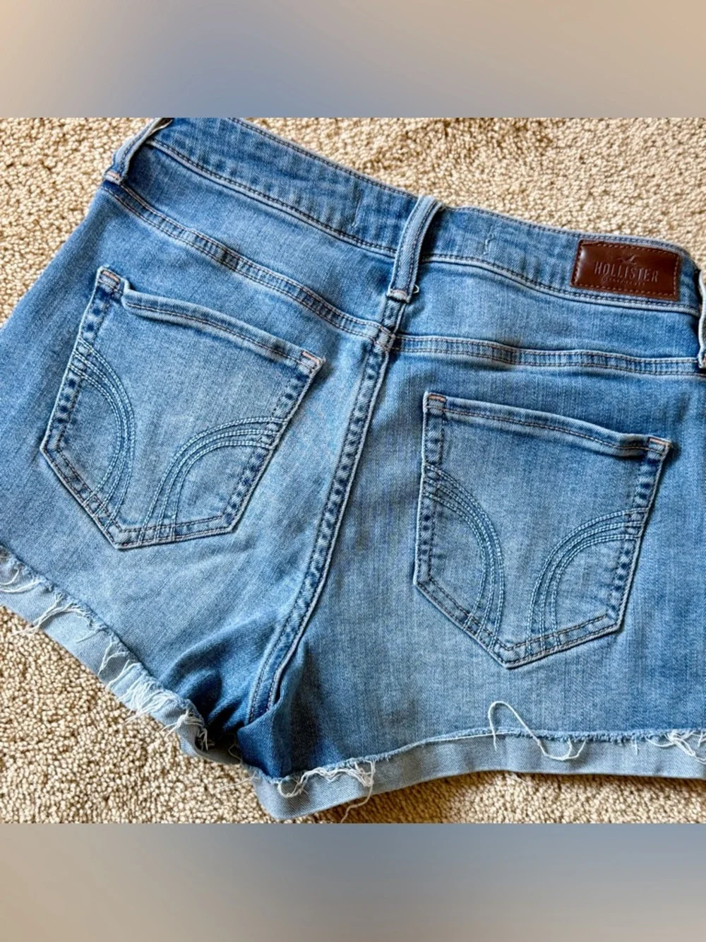 Hollister Curvy High Rise Shorts 3 in size 27 - Picture 3 of 4